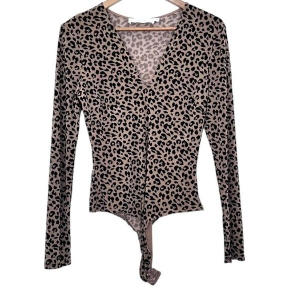 ASTR Lulus plunge Deep V leopard animal print bodysuit Sheer Textured Women's‎ M
